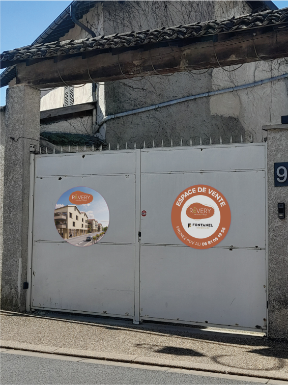 Revery, Sathonay Village - Sticker portail accueil bulle de vente