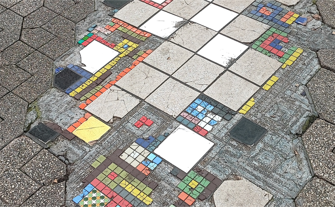 https://www.smallstories.fr/wp-content/uploads/2025/09/ememem-carrelage-street-art-smallstories.png